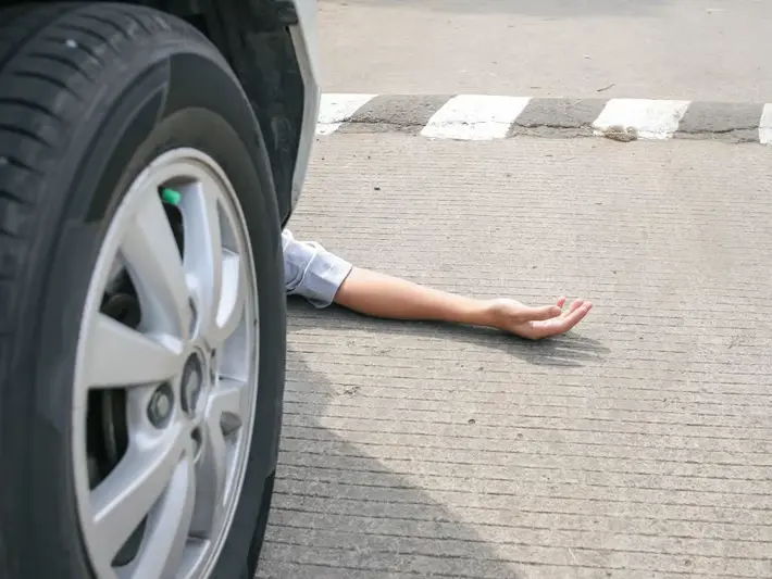 Queen Creek Arizona lawyer analyzing roadway evidence for drunk driver pedestrian death lawsuit